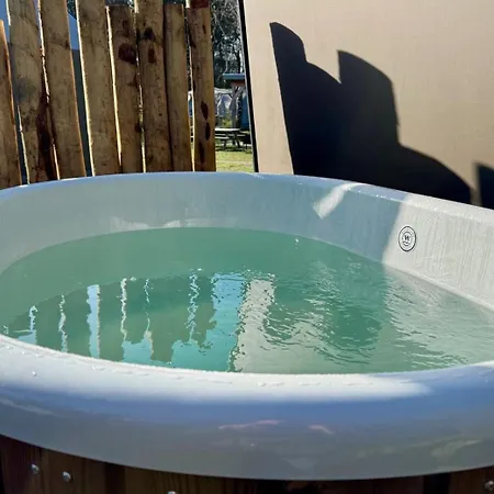 Tenthuisje Met Hottub In Campsite