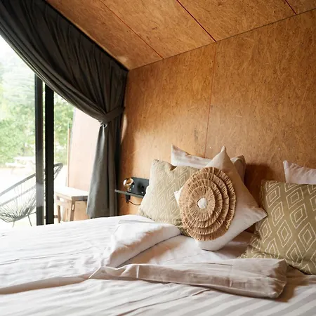 Tenthuisje Met Hottub In *