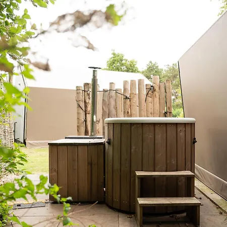 Tenthuisje Met Hottub In Camping